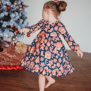 Girl August Cookies Christmas Lounge